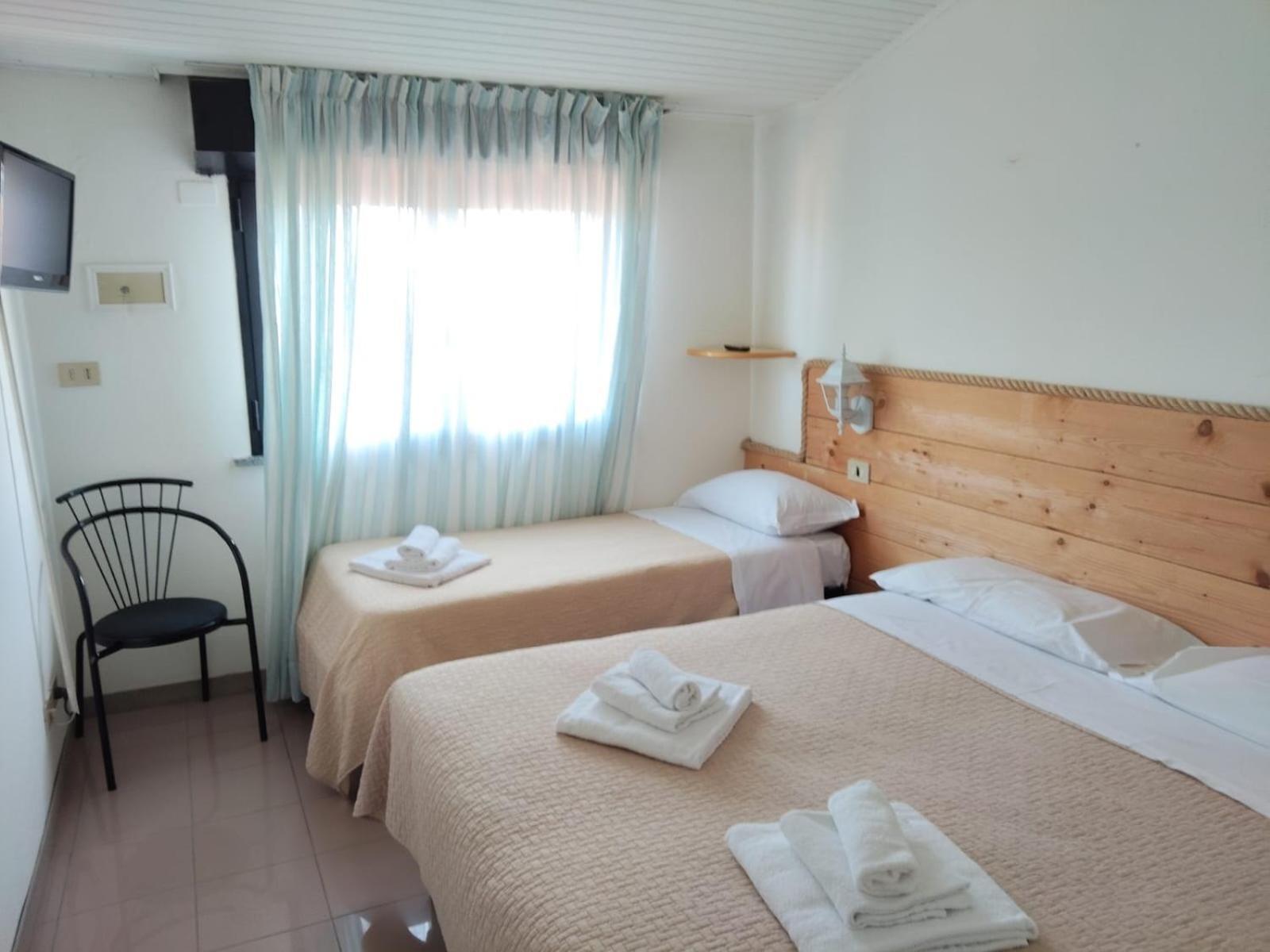 Hotel Garisenda B&B - In Centro A Riccione - Екстериор снимка