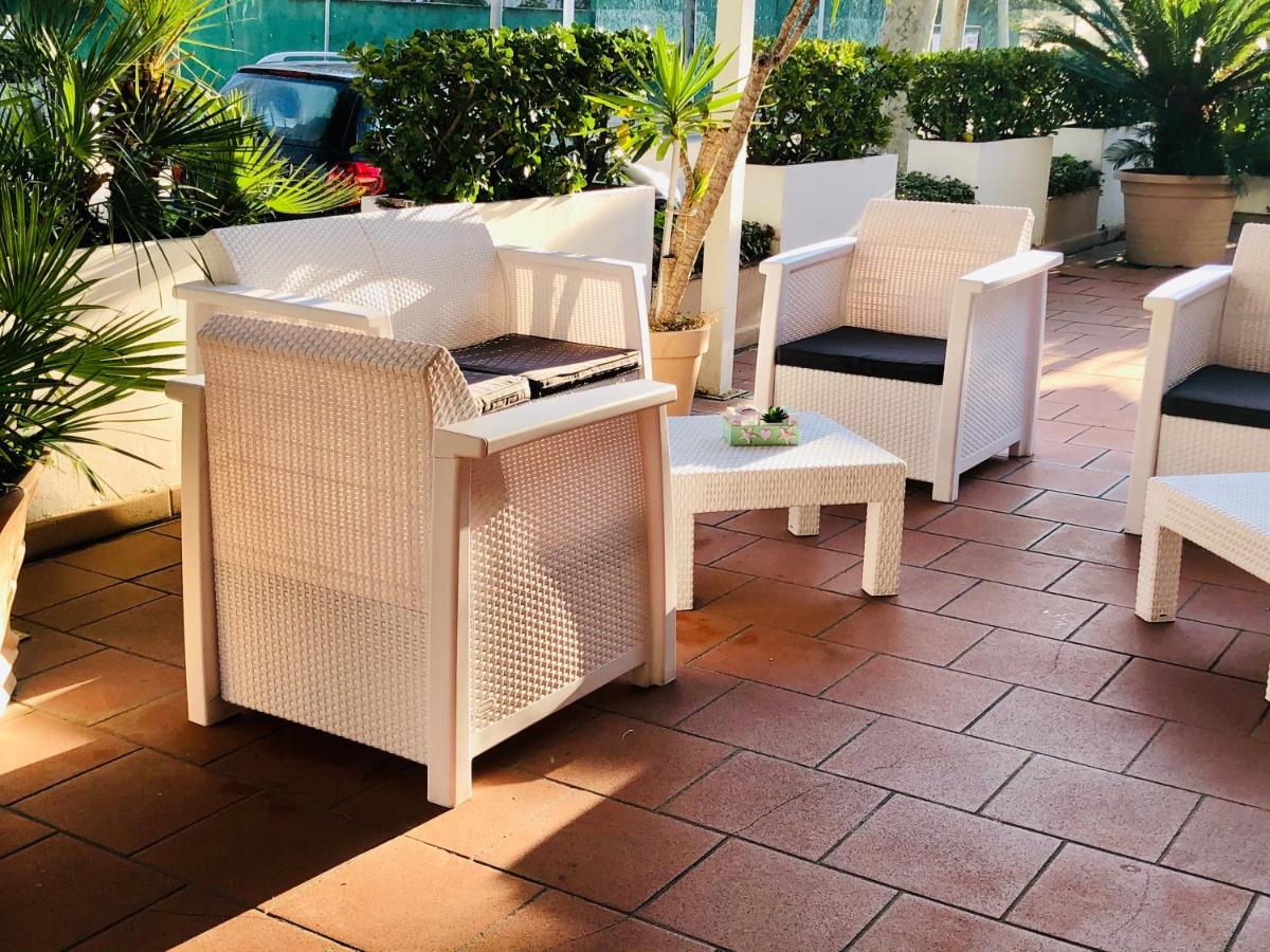 Hotel Garisenda B&B - In Centro A Riccione - Екстериор снимка