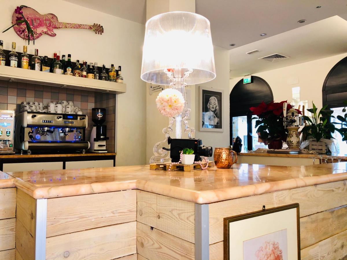 Hotel Garisenda B&B - In Centro A Riccione - Екстериор снимка
